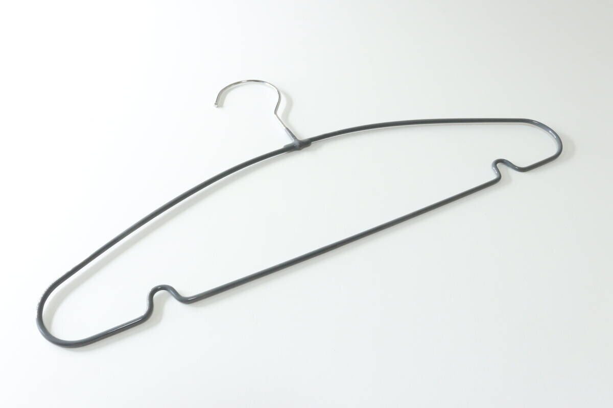 ダイソー 滑りにくいハンガー(4本) ダイソーの滑りにくいハンガー(4本)の全体図