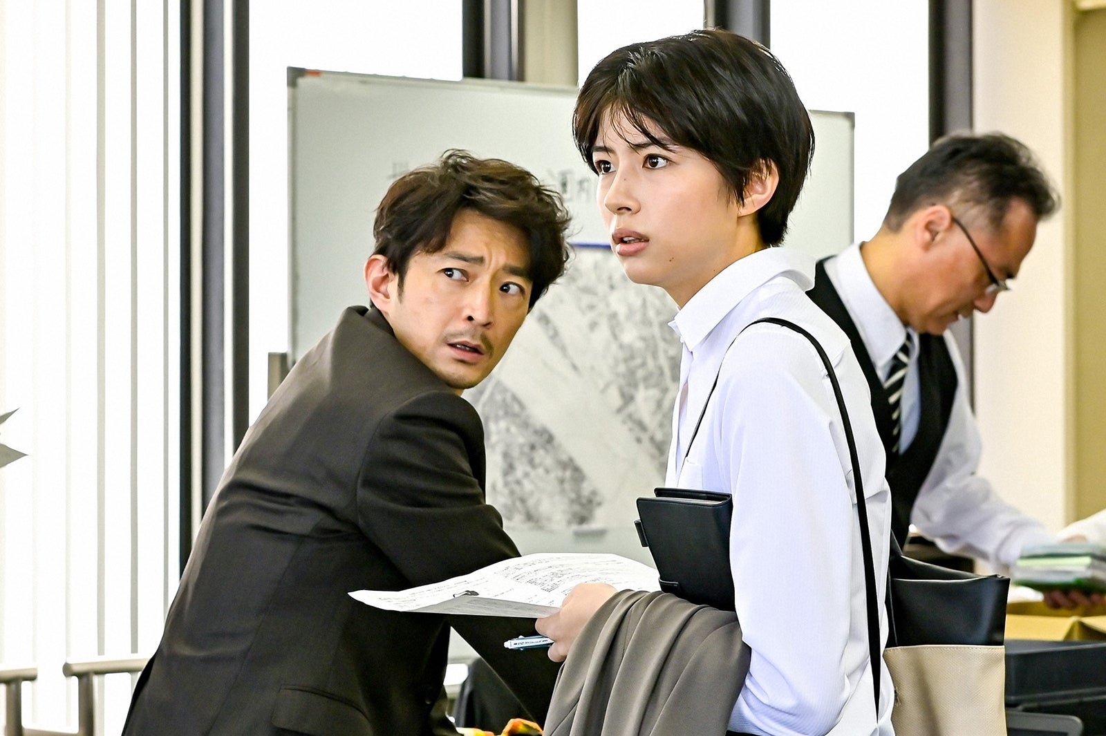 津田健次郎、佐久間由衣／「最愛」第5話より（C）TBS