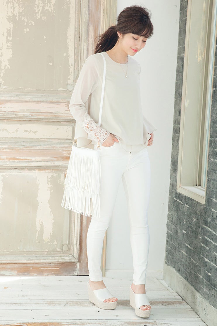 シフォンレースチュニック「Rusheria」2,990円(税込)／画像提供：Color