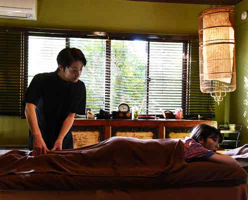 浜辺美波、マッサージにうっとり<アリバイ崩し承ります>