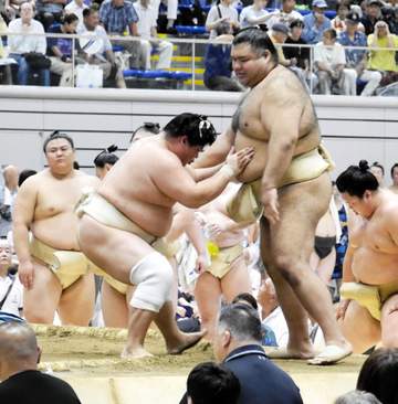 高安が左脚負傷で巡業から再び離脱、巡業部長は休場に理解【大相撲】