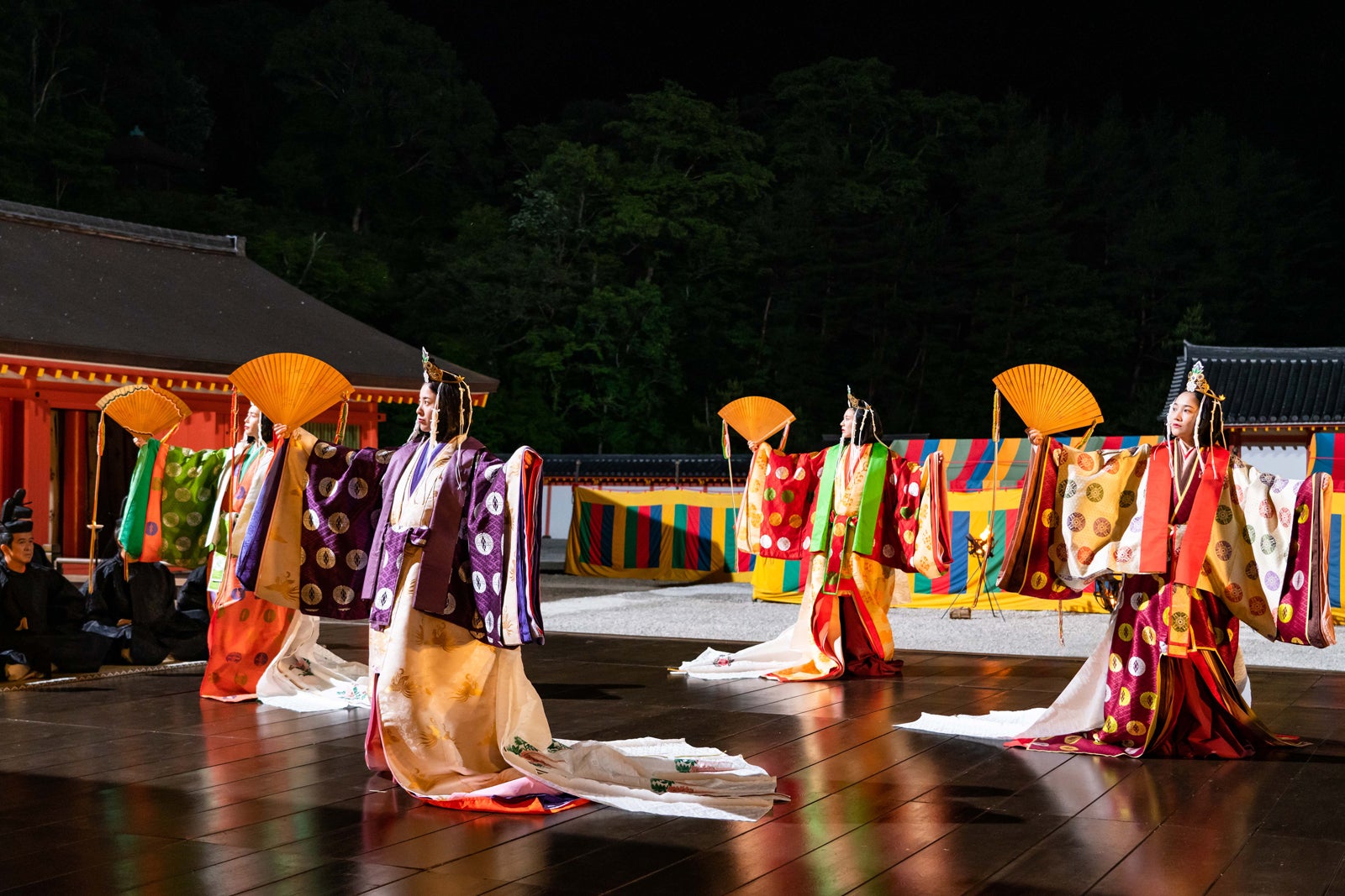 吉高由里子ら（C）NHK