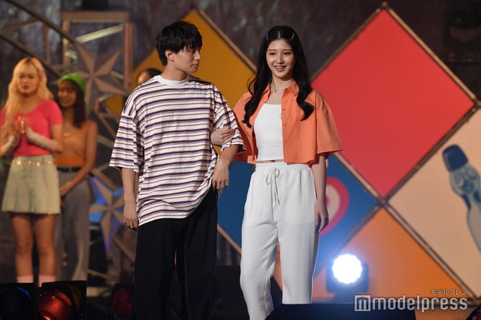 水瀬響、平井桃伽(C)モデルプレス