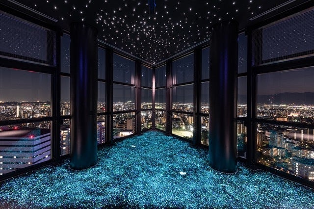 夜は星屑の輝きに包まれるようなライトアップも（提供画像）