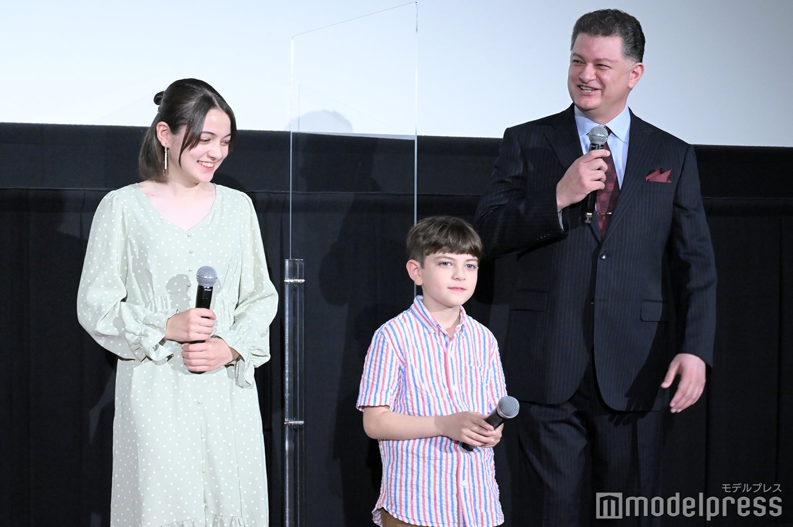 リリ・カーフィザデー、リオン・カーフィザデー、アラシ・カーフィザデー （C）モデルプレス