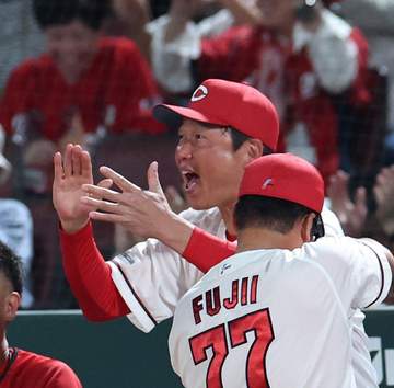 広島・新井監督 鈴木が2番手で3回1安打無失点の好投「本当に、存在はブルペンでも際立っている」