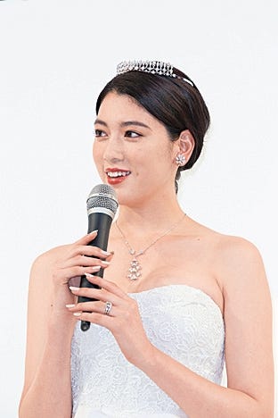 三吉彩花(写真:酒井貴生)