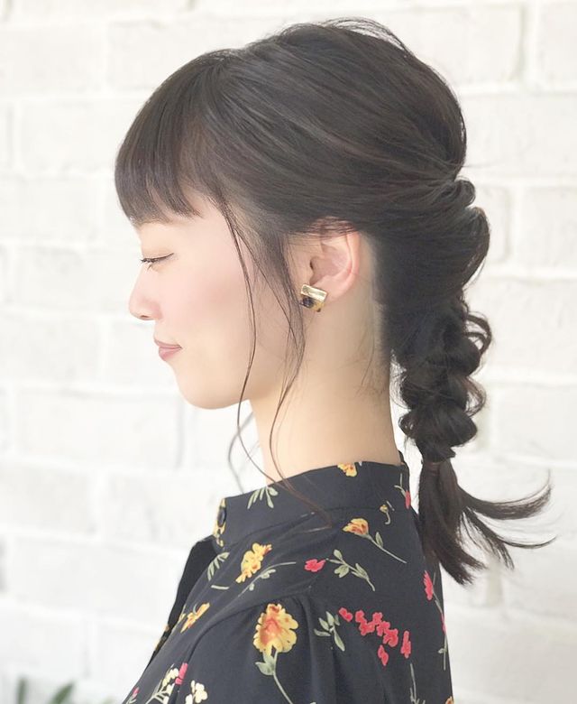 三つ編みでできるミディアムヘアアレンジ14選 大人カジュアルから上品スタイルまで モデルプレス