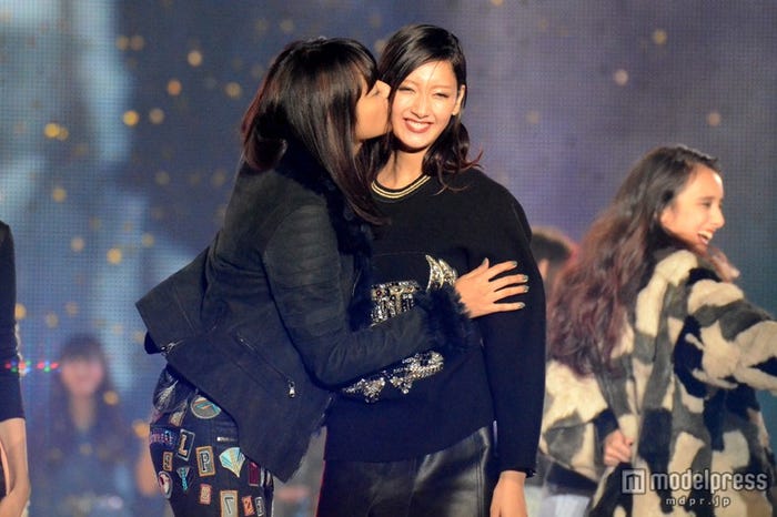 浦浜アリサ&菜々緒(C)モデルプレス