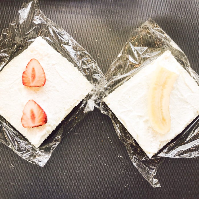 手順3：いちごとバナナをのせる／画像提供：柏原歩