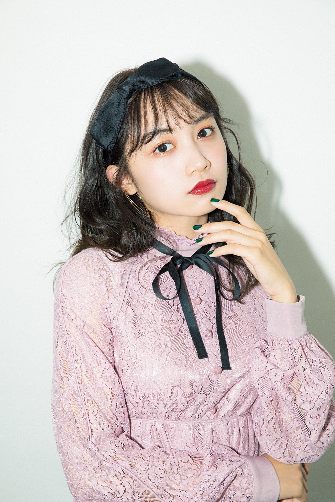 黒木ひかり、赤リップ＆ゴージャス衣装で大人の雰囲気