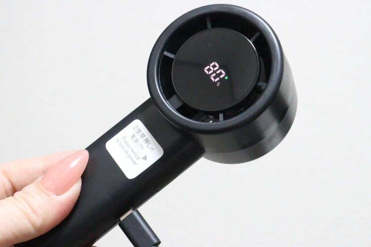 ダイソー　ミニファン（クリップスタンド付、ディスプレイ表示）