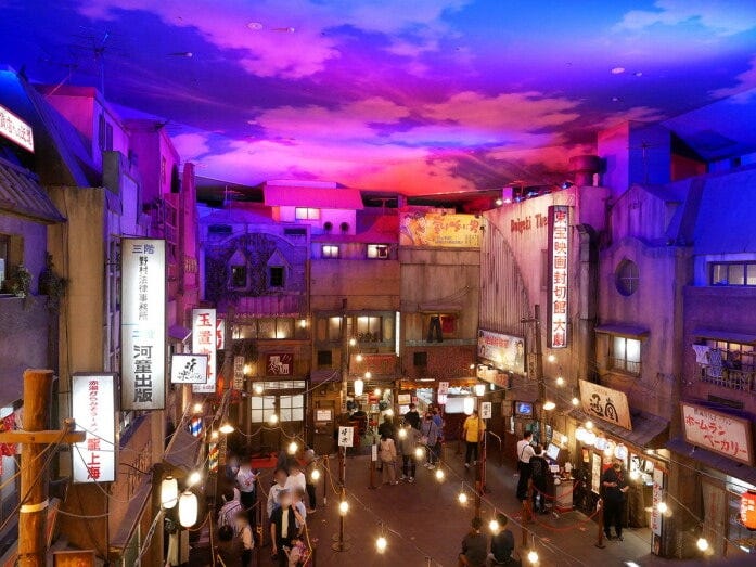 昭和33年の夕焼けの街をイメージしたラー博の館内(2022年6月15日撮影)