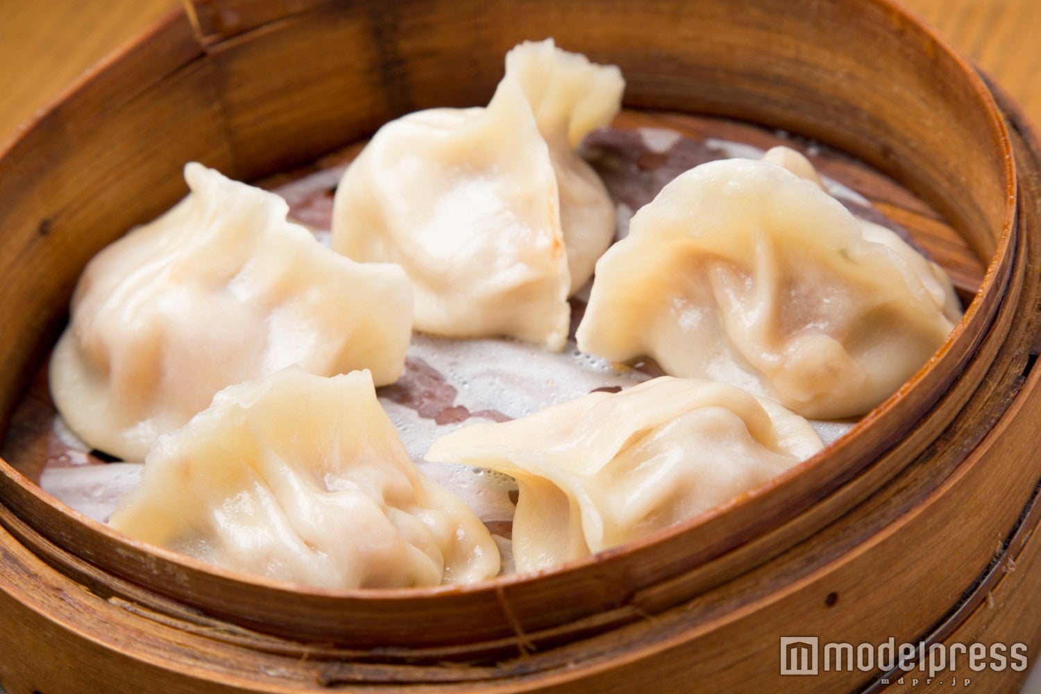 トマト蒸し餃子／画像提供：芸能界グルメ王美食祭実行委員会