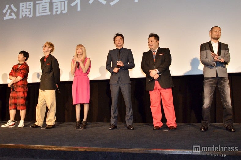 （左より）河本準一、窪塚洋介、中島美嘉、藤原竜也、小杉竜一、品川ヒロシ監督