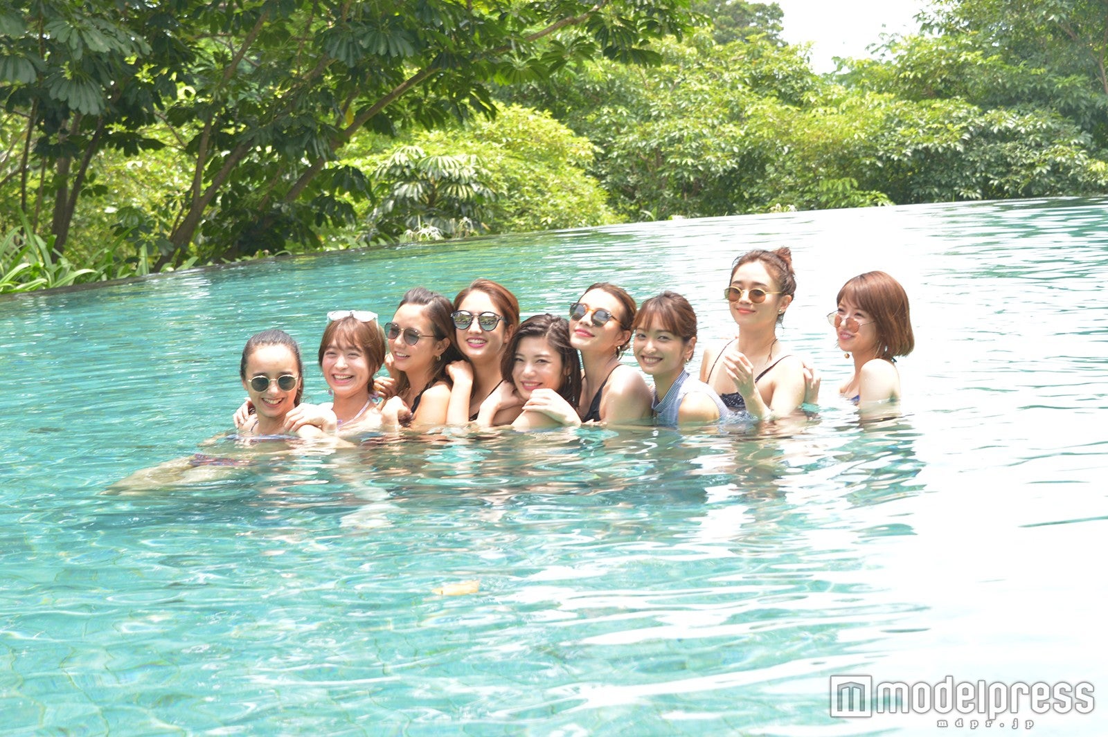 プールでの様子 （C）モデルプレス