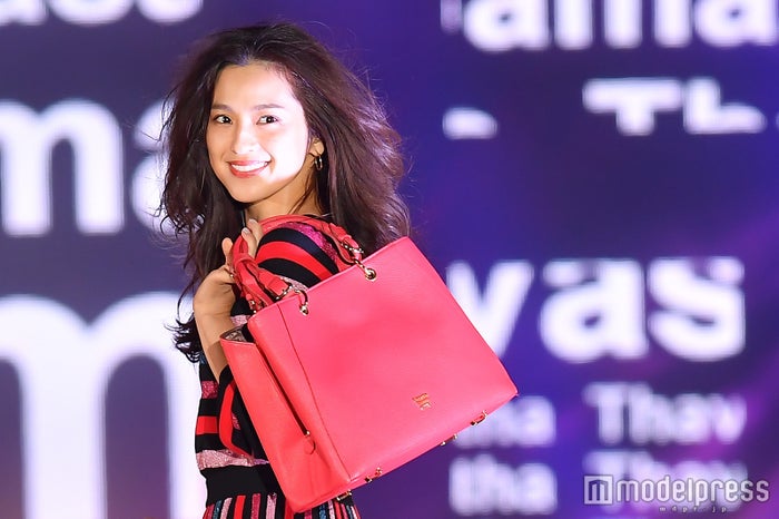 中村アン ビビットコーデ かきあげヘアでオーラ全開 3万人魅了 Girlsaward 17 A W モデルプレス 中村アン ビビットコーデ かきあげヘアでオーラ全開 3万人魅了 Girlsaward 17 A W モデルプレス
