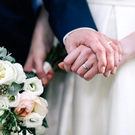 先輩が喜ぶおすすめの結婚メッセージ10選 お祝いの気持ちを込めた好印象な文例集 モデルプレス 先輩が喜ぶおすすめの結婚メッセージ10選 お祝いの気持ちを込めた好印象な文例集 モデルプレス