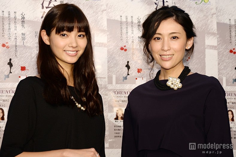 （左から）新川優愛、雛形あきこ