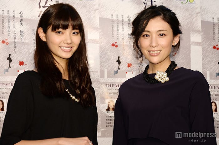 (左から)新川優愛、雛形あきこ