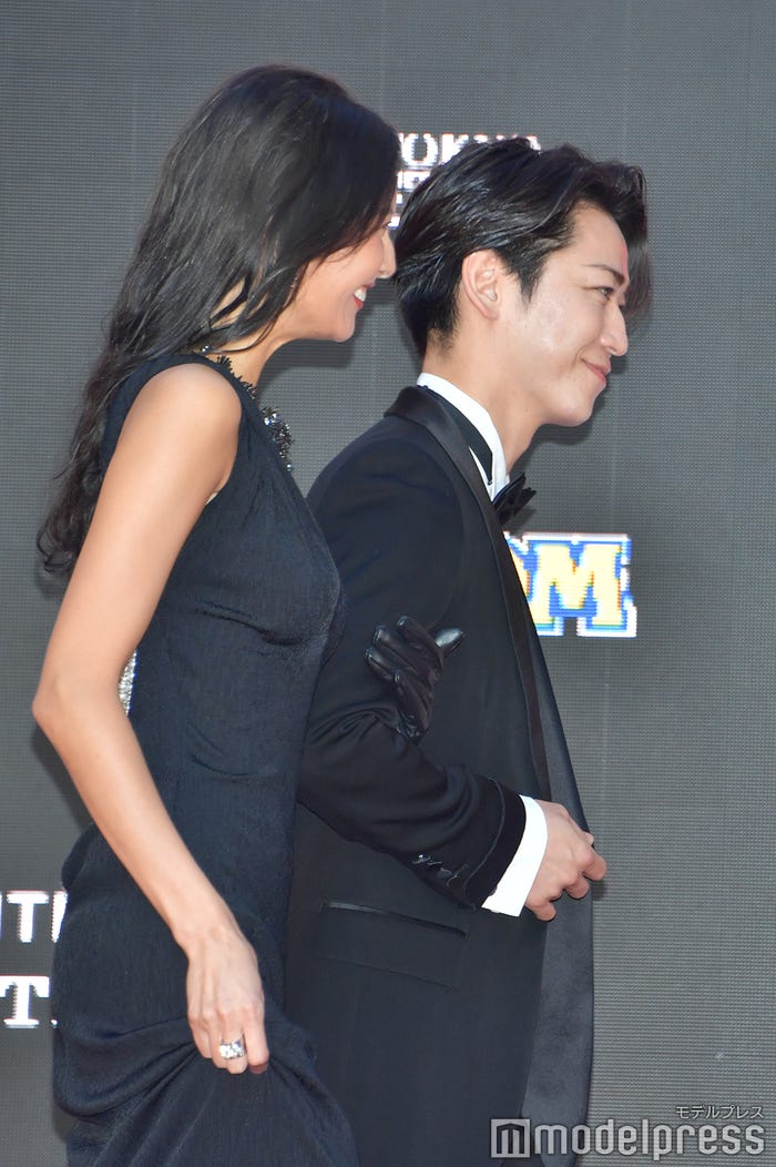 菜々緒、亀梨和也(C)モデルプレス