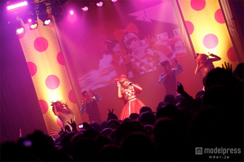 きゃりーぱみゅぱみゅの登場に会場は大盛り上がり／PHOTO by 石井亜希