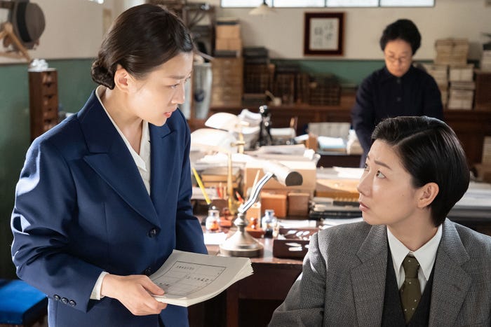 伊藤沙莉、土居志央梨「虎に翼」第36話(C)NHK