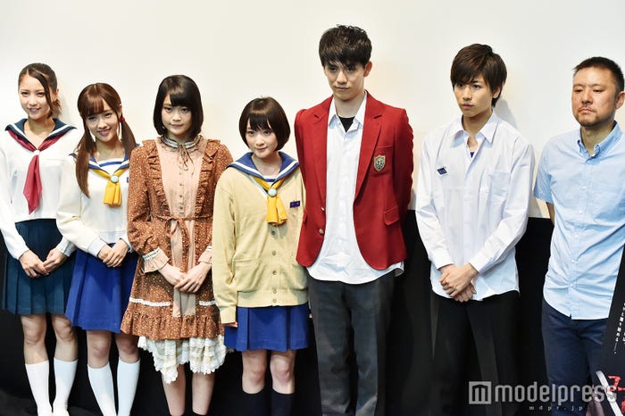 石川恋、前田希美、石森虹花、生駒里奈、青木玄徳、池岡亮介、山田雅史監督(C)モデルプレス