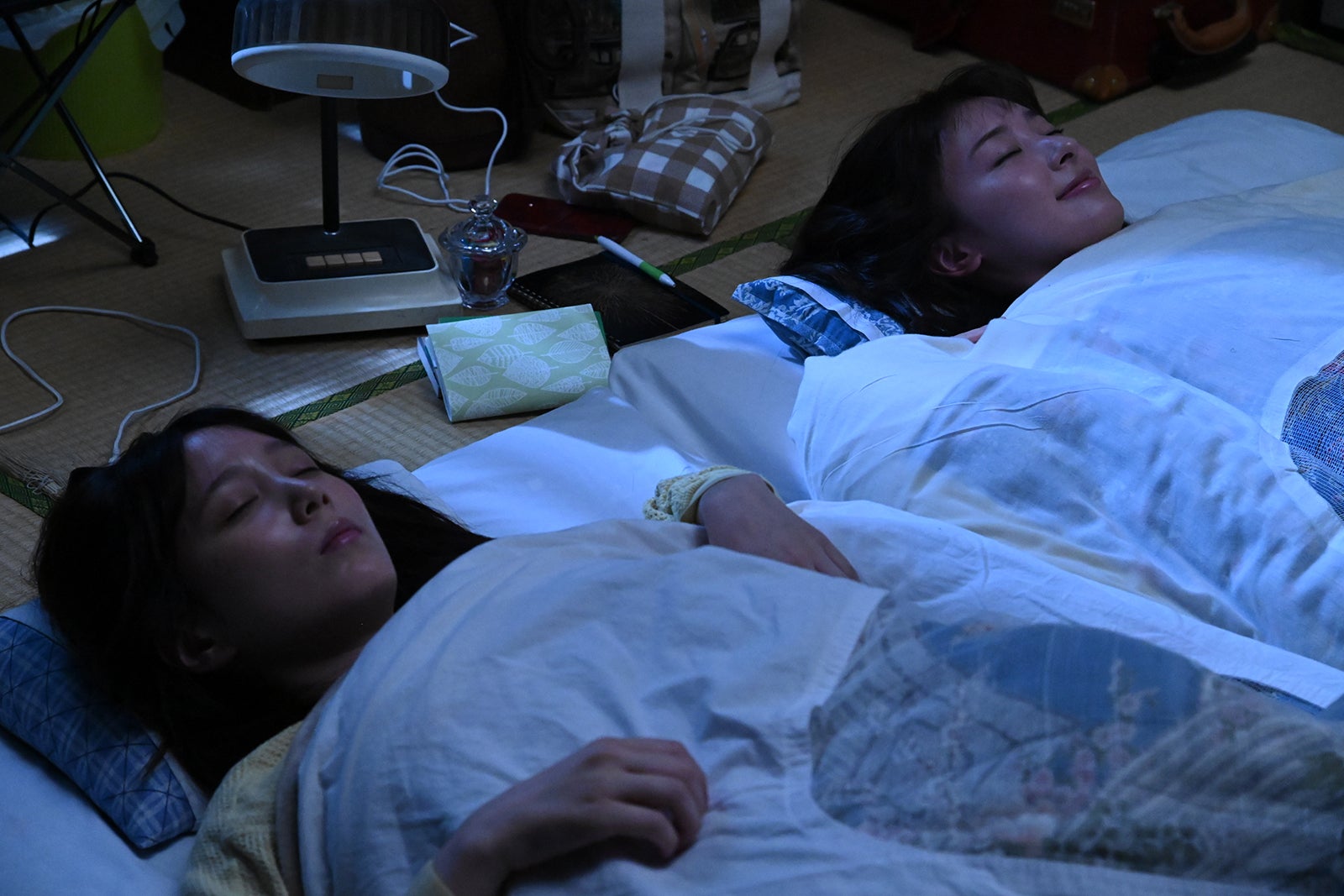 本田翼、宮本茉由「6秒間の軌跡～花火師・望月星太郎の2番目の憂鬱」第6話より（C）テレビ朝日