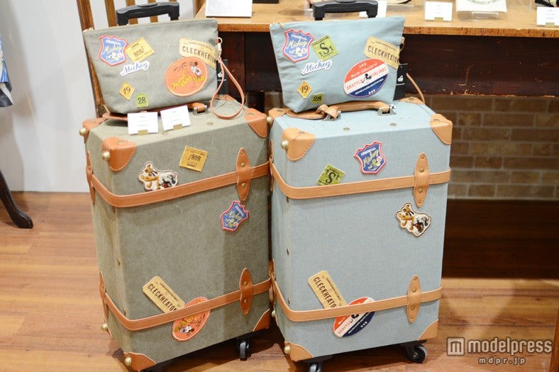 ZAKKA Zone／エンブレムクラッチ（￥6900＋税）、エンブレムトロリーバッグ（￥26000＋税）