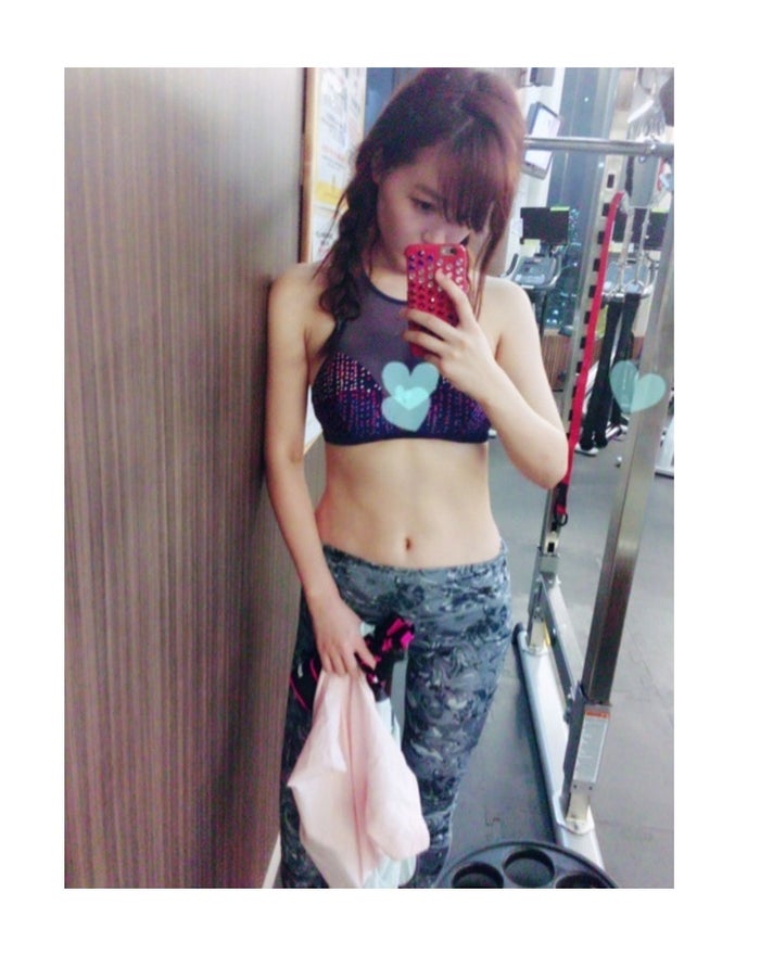 久住小春 腹筋くっきり美ボディに絶賛の声 ムキムキ 完璧スタイル モデルプレス