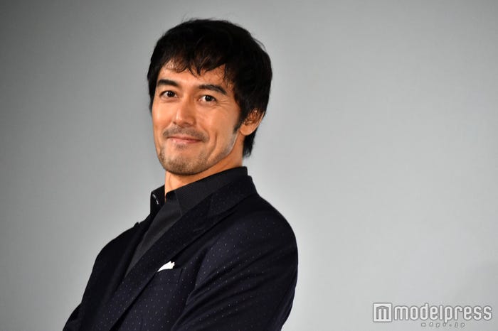 東野圭吾の実年齢に阿部寛ら驚き(C)モデルプレス