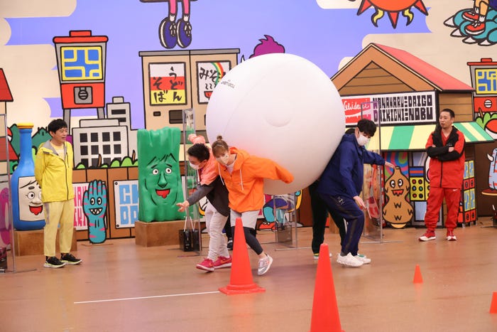 (左から)博多華丸、山内健司、本田翼、博多大吉、大悟(C)カンテレ