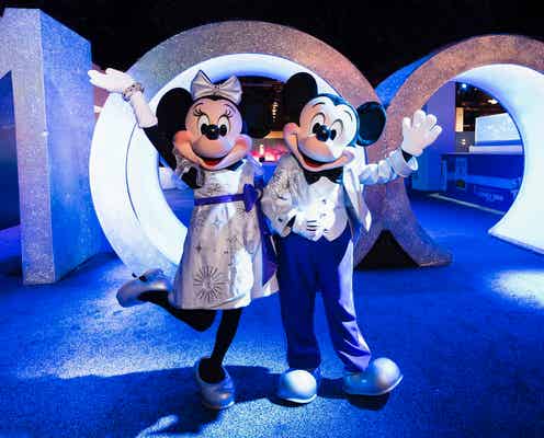米ディズニー、「Disney 100」特別セレブレーション開催 新ナイトショー&プラチナムカラーのパーク装飾