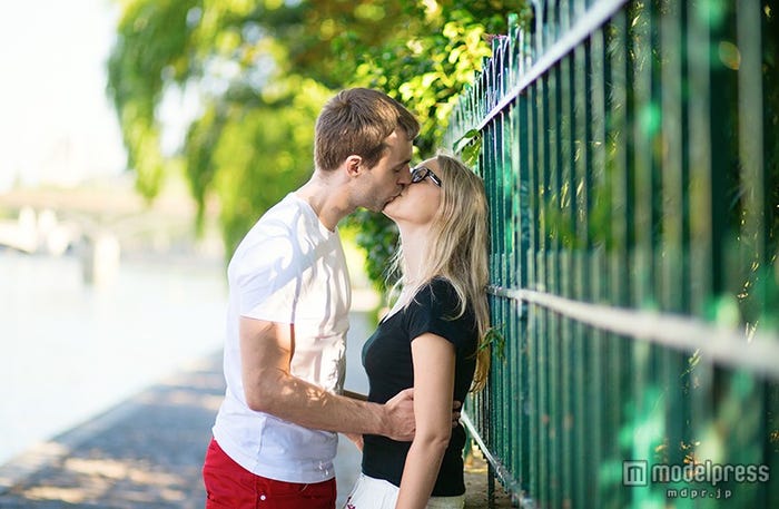 普通なのにモテまくっている女性の特徴5つ(Photo by Roman Pyshchyk/Fotolia)
