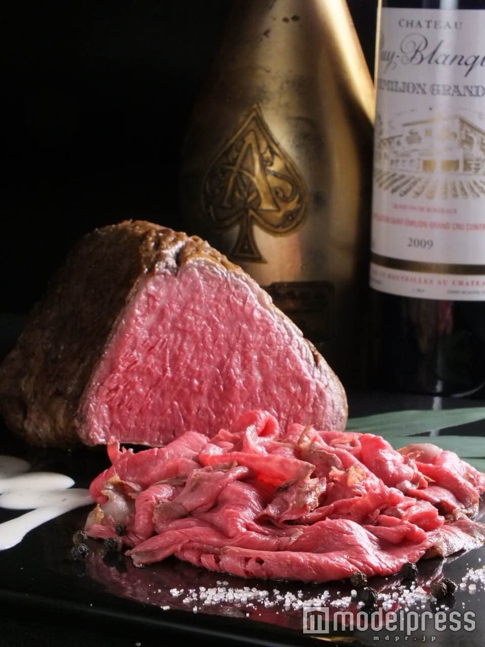 【大田原 牛超】：銀座「牛超」より脂の旨味が素晴らしい高級種大田原牛が登場／画像提供：ヒルトン東京