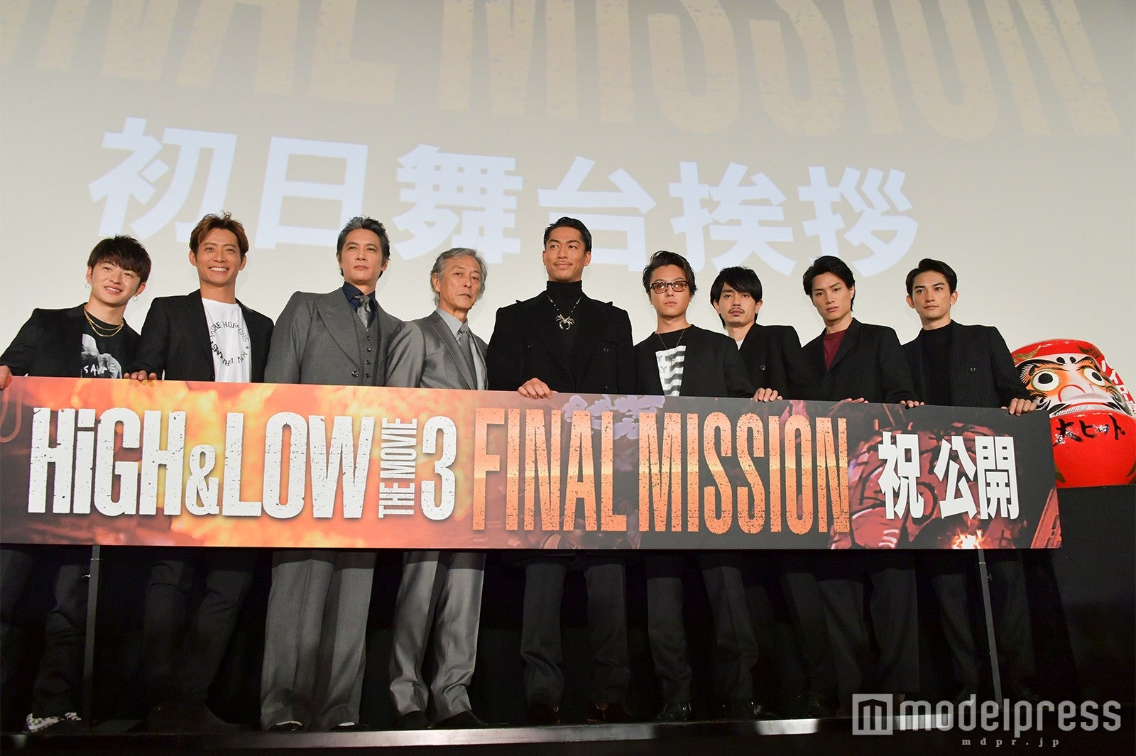 （左から）佐野玲於、黒木啓司、加藤雅也、岩城滉一、AKIRA、TAKAHIRO、青柳翔、鈴木伸之、町田啓太（C）モデルプレス