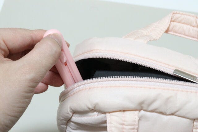 セリアのコンパクトなスライド式かみそり