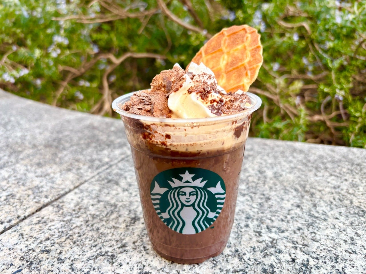 カカオとエスプレッソの絶妙コラボがたまらない。スタバ話題の新作を飲んでみた