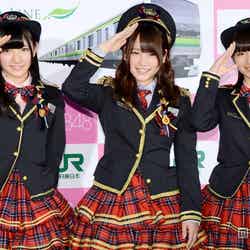 AKB48「チーム神奈川」（左から）岡田奈々、川栄李奈、大島涼花