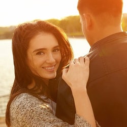 どこか嬉しい…男が「心地良い」と感じるボディタッチ