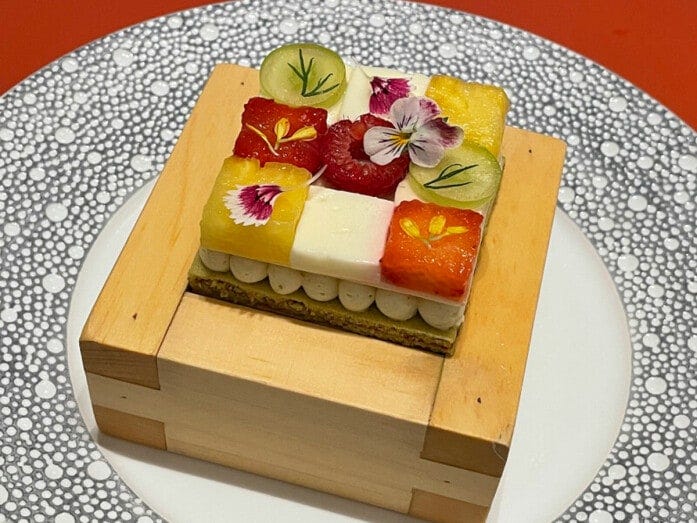 Naniwa Neo Classicの「箱寿司」をかたどったメニューの一例