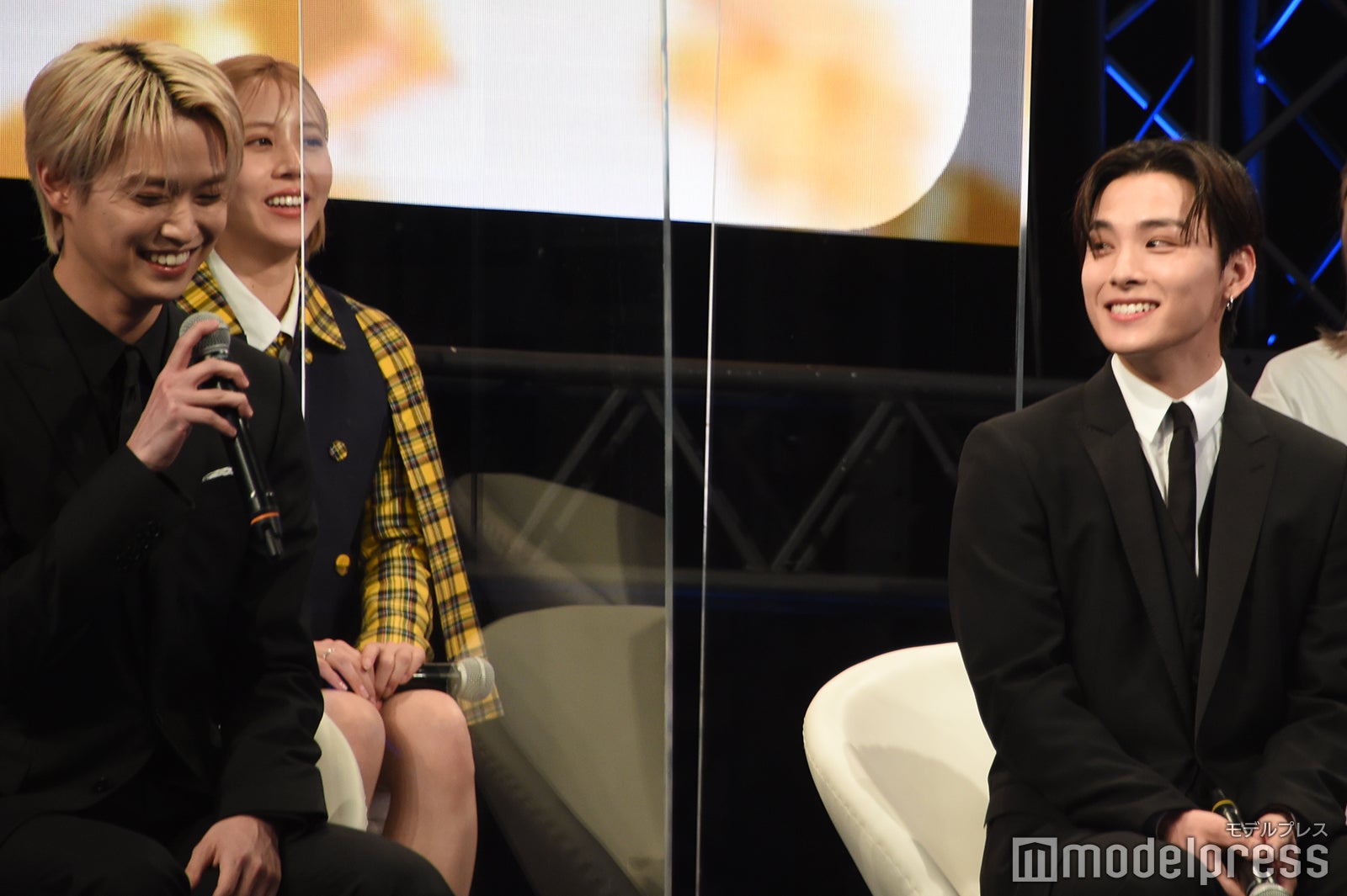 白岩瑠姫、川西拓実（C）モデルプレス