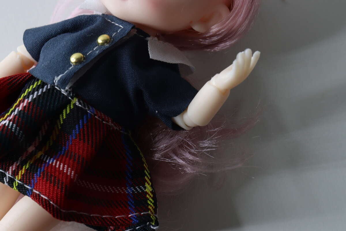 ルルちゃんの関節が可動する腕と胴体部分のアップ