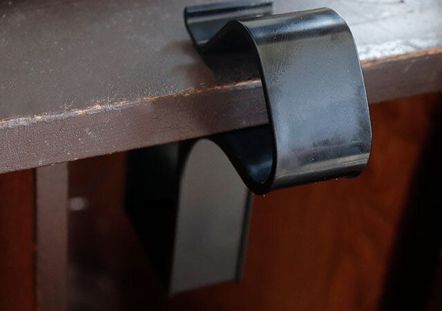 セリアの取り付け簡単なデスク下用マルチフック