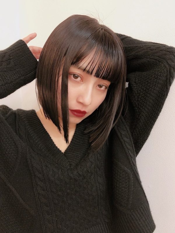 前髪ぱっつん 黒髪ボブ特集 幼くならずに大人の魅力を引き出すお手本ヘアをご紹介 モデルプレス