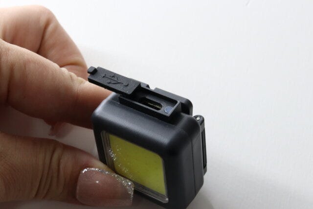 COBヘッドライト　充電口