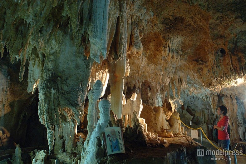 長い歴史を物語る巨大な地底空間