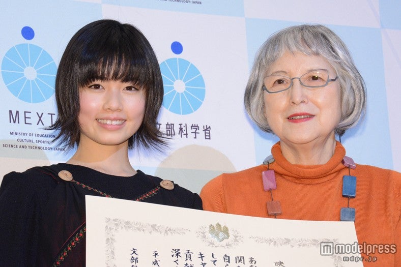 小芝風花、角野栄子氏