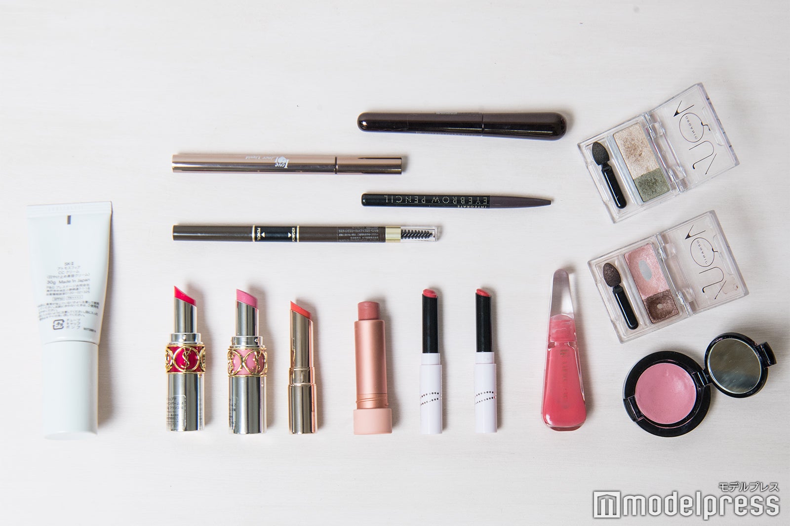 竹内アナのメイクアイテム（C）モデルプレス
